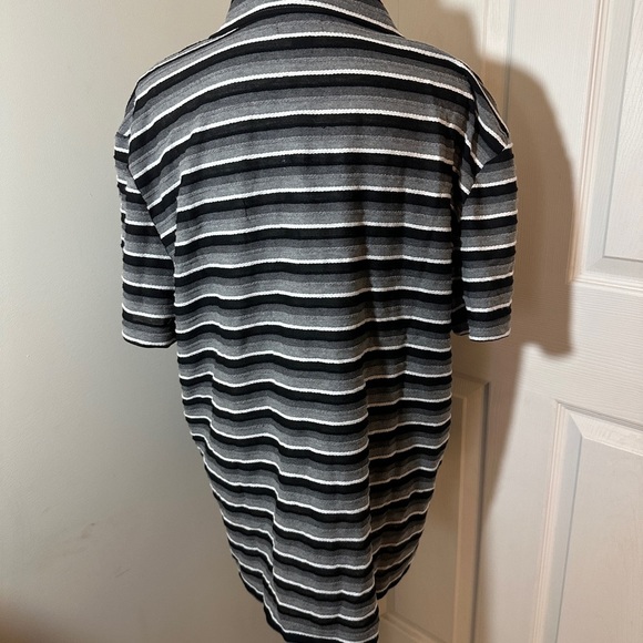 NWT - Forever 21 Men’s Short Sleeve Shirt. - Picture 2 of 8